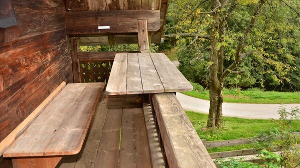 Outdoor dining - Organic farm Lurger (Rieglerviertel)