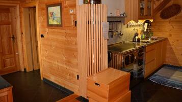 Kühlschrank, Geschirrspüler, Wasserkocher, Toaster