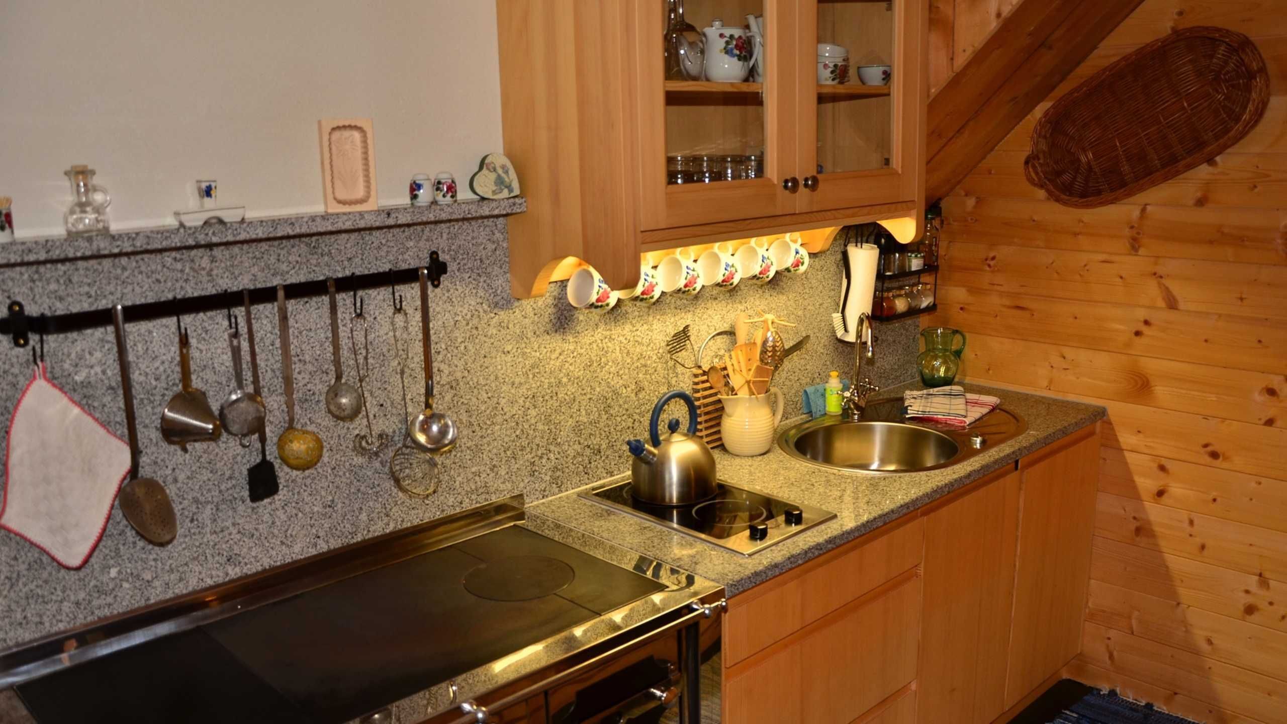 Kühlschrank, Geschirrspüler, Wasserkocher, Toaster