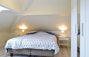 4 bedrooms, travel cot, free WiFi, bed sheets