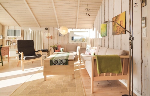 2 bedroom amazing home in Hovborg
