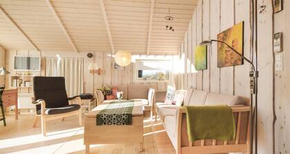 2 bedroom amazing home in Hovborg
