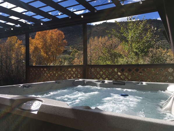 Outdoor spa tub