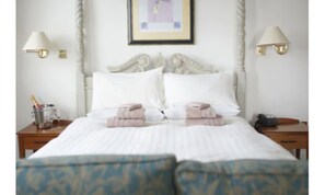 Triple Room | Iron/ironing board, free WiFi, bed sheets - The Waterloo Hotel & Bistro (Newport)