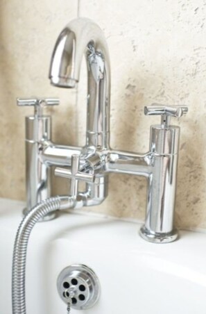 Hair dryer, towels - The Waterloo Hotel & Bistro (Newport)