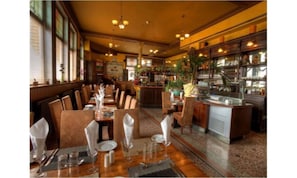 Breakfast area - The Waterloo Hotel & Bistro (Newport)