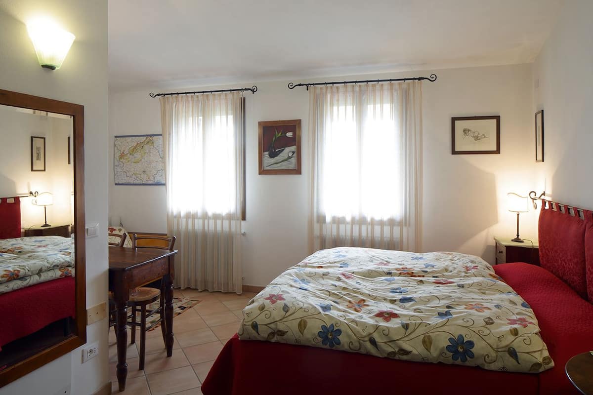 Doppel- oder Zweibettzimmer