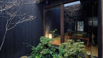 Traditional House with Semi-open-air-bath | Garden view