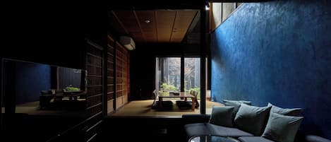 Casa tradicional (with Semi-open-air-bath) | Área de sala de estar | Televisión de pantalla plana, Netflix y servicios de streaming