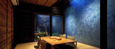 Casa tradicional (with Semi-open-air-bath) | Área de sala de estar | Televisión de pantalla plana, Netflix y servicios de streaming