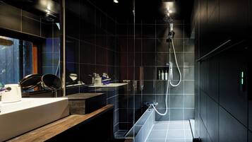 Traditionellt hus (with Semi-open-air-bath) | Badrum | Badkar och dusch, djupt badkar, gratis toalettartiklar och hårtork