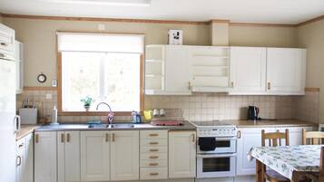 KylskÄp, spishÀll och kaffe- och tebryggare