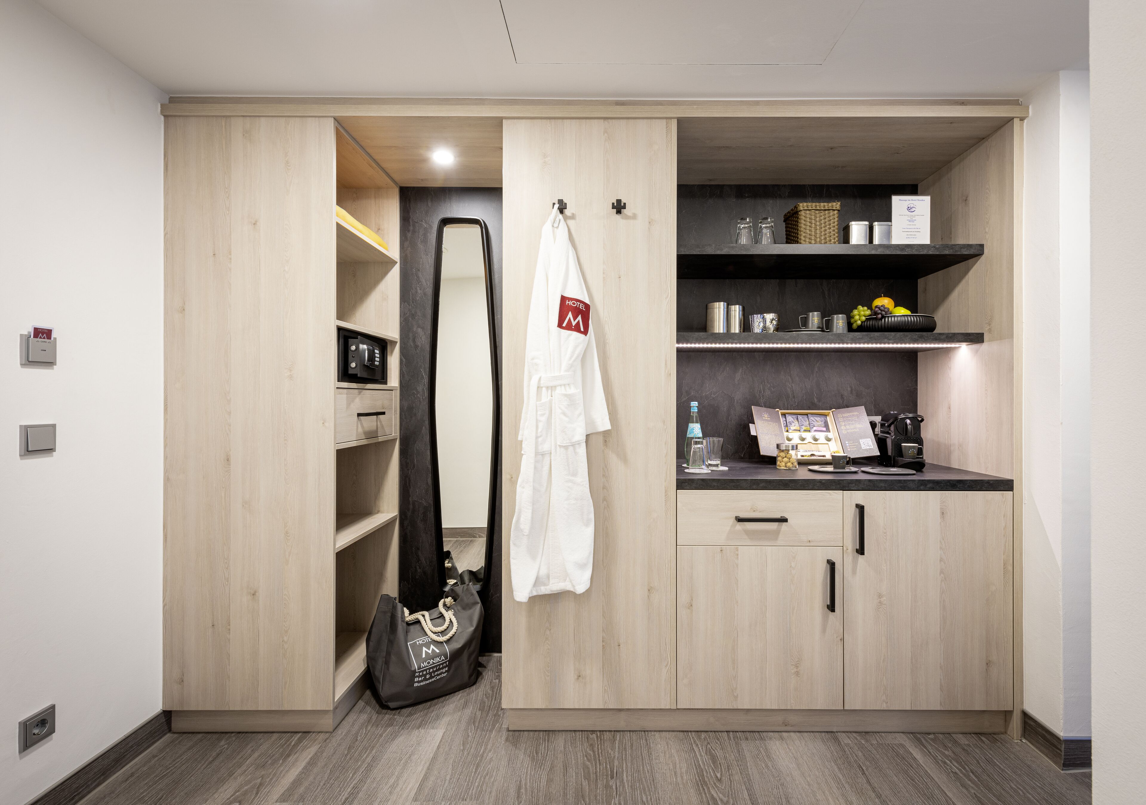 Premium-Doppelzimmer (Plus) | Essbereich im Zimmer