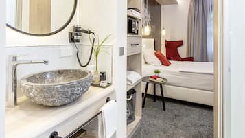 Habitación individual Premium | Baño | Ducha, secador de pelo, toallas y jabón