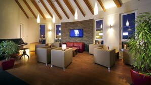 Lobby-lounge