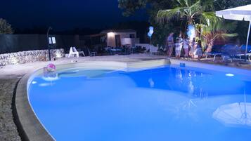 Kolam renang outdoor