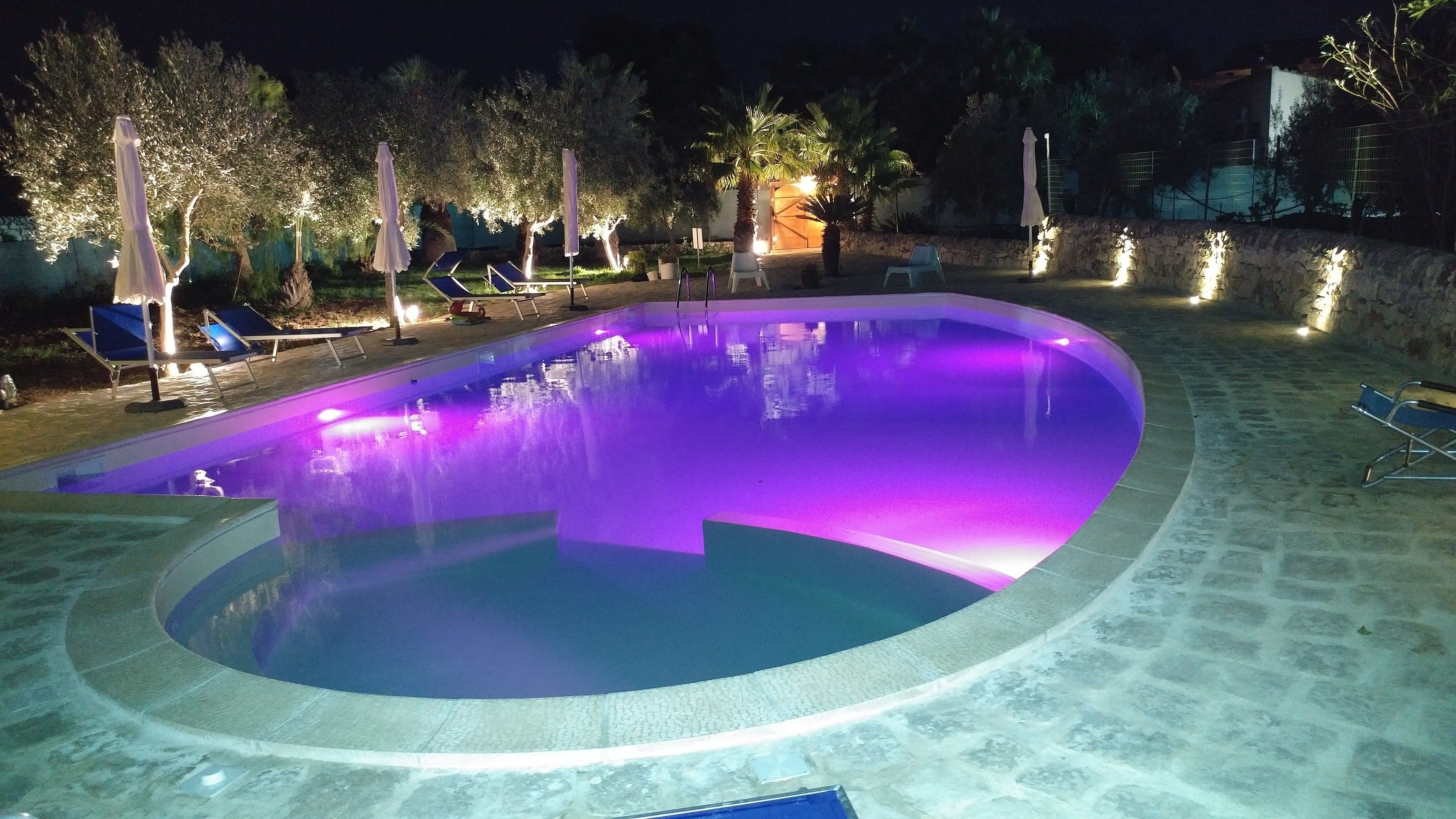 Piscina stagionale all'aperto, lettini