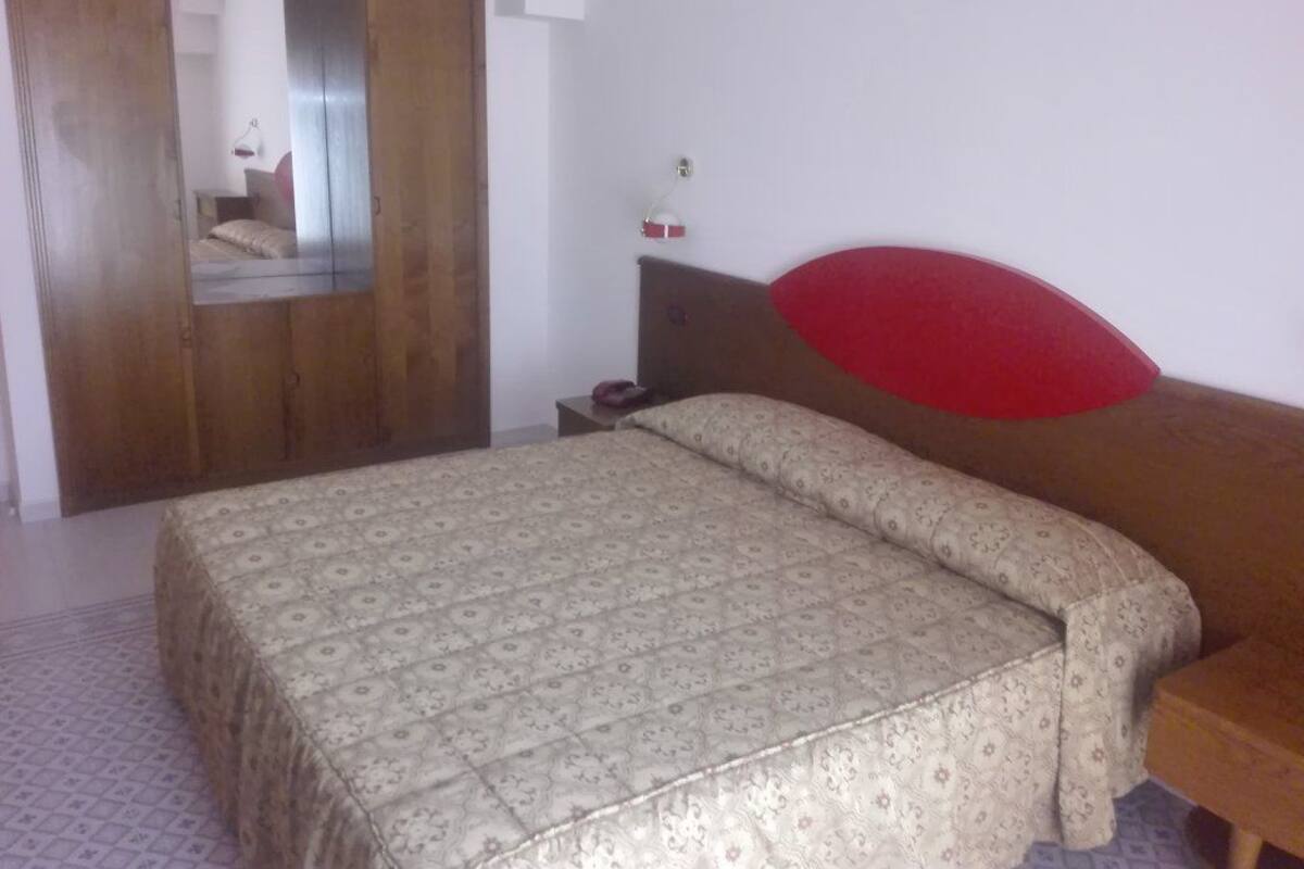Minibar, in-room safe, soundproofing, free WiFi
