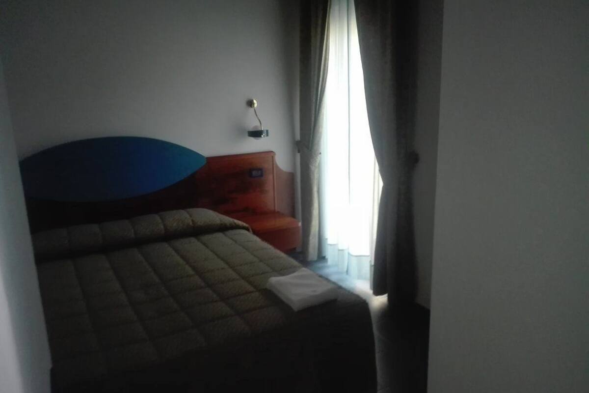 Single Room | Minibar, in-room safe, soundproofing, free WiFi