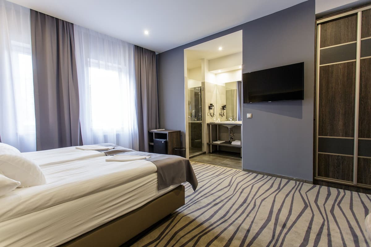 superior room | 1 bedroom, premium bedding, pillow-top beds, minibar