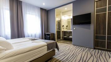 Ropa de cama de alta calidad, colchones con pillow-top y minibar