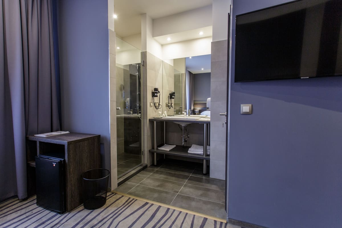 superior room | bathroom | shower, hair dryer