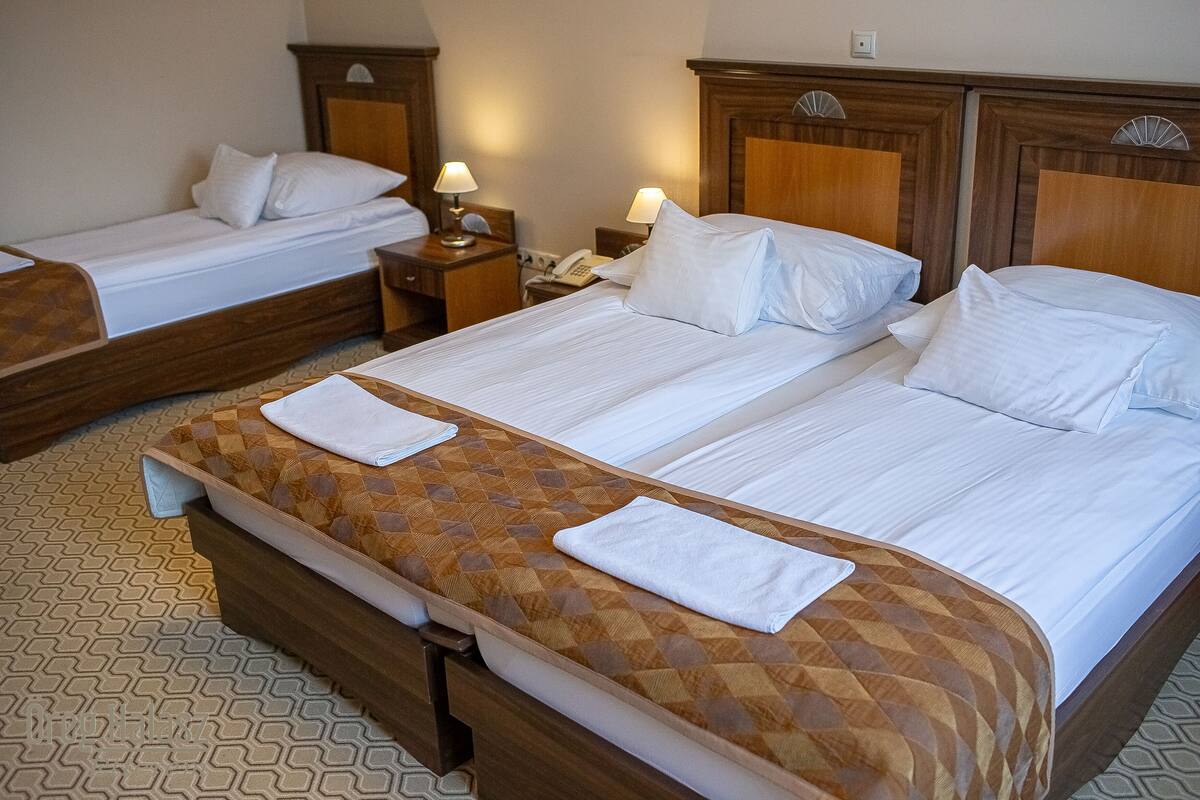 Ropa de cama de alta calidad y minibar 