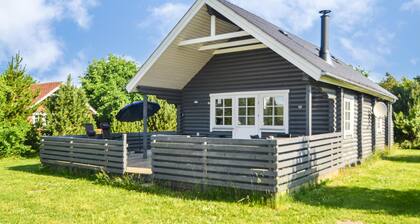Cozy home in Hovborg with WiFi