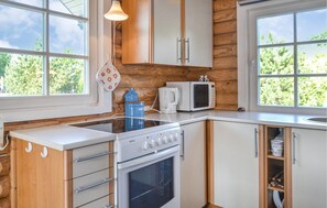 Fridge, microwave, stovetop, dishwasher - 1 bedroom stunning home in Hovborg (Hovborg)