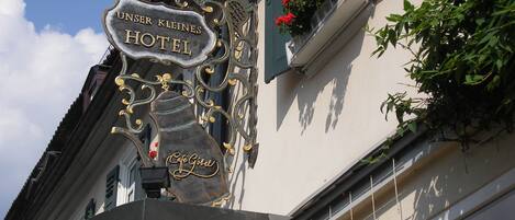 Pintu masuk hartanah