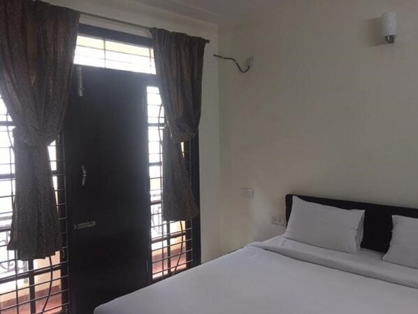 Deluxe Double Room, 1 Double Bed, Non Smoking | Rollaway beds