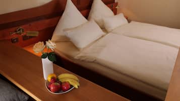 Comfort Double or Twin Room | Hypo-allergenic bedding, desk, laptop workspace, blackout drapes