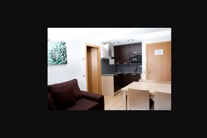 Apartamento, 1 habitación | Zona de estar | Una televisión de pantalla plana