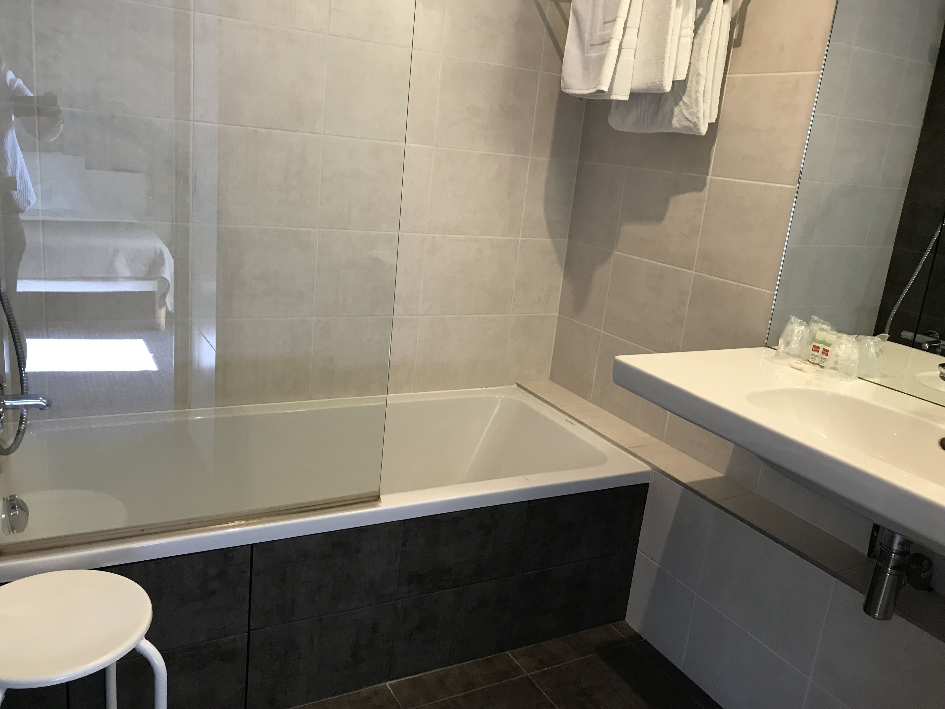 Wastafel kamar mandi