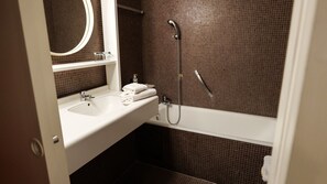 Superior Double Room | Bathroom | Free toiletries, hair dryer, towels
