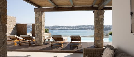 Luxury Bungalow, Private Pool 4B Seaside | Terrace/patio