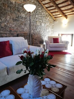 Suite | Egyptian cotton sheets, premium bedding, desk, laptop workspace - Affittacamere Valnascosta (Faedis)