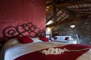 Suite | Egyptian cotton sheets, premium bedding, desk, laptop workspace - Affittacamere Valnascosta (Faedis)