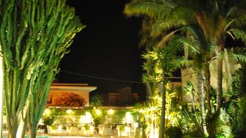 Seasonal outdoor pool, pool loungers