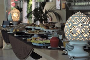 Tägliches inbegriffenes Frühstücksbuffet