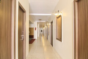 Lobby lounge - Hotel R B International (Varanasi)
