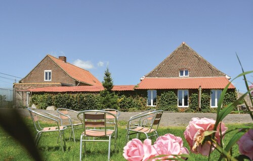 5 bedroom cozy home in Hollebeke