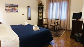 Bureau, chambres insonorisées, Wi-Fi gratuit, draps fournis