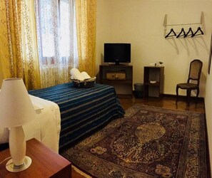 Single Room, Shared Bathroom | Desk, soundproofing, free WiFi, bed sheets - Caminhouse (Padova)