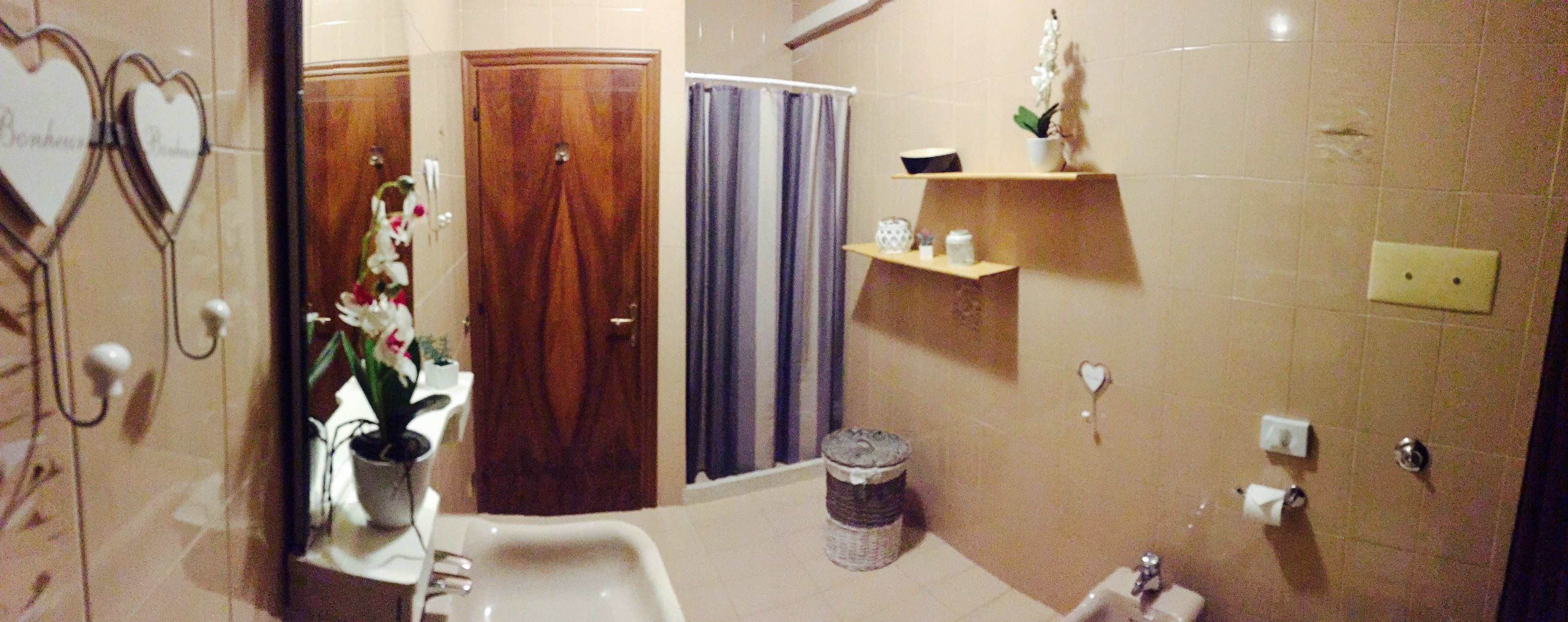 Rainfall showerhead, free toiletries, hair dryer, bidet