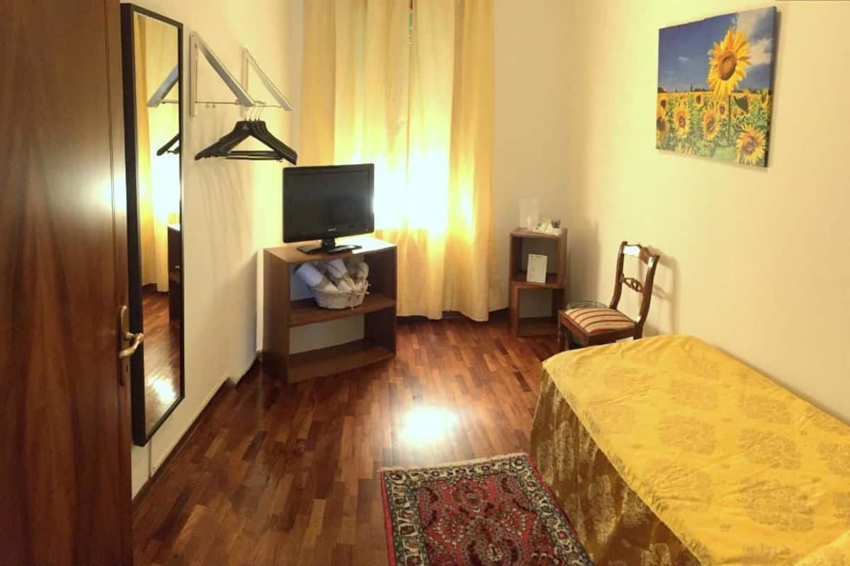 Chambre Simple, salle de bains commune