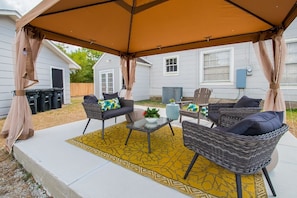 Terrace/patio - The Aggie "Whoop" House!  Just Blocks from Texas A&M! (College Station)