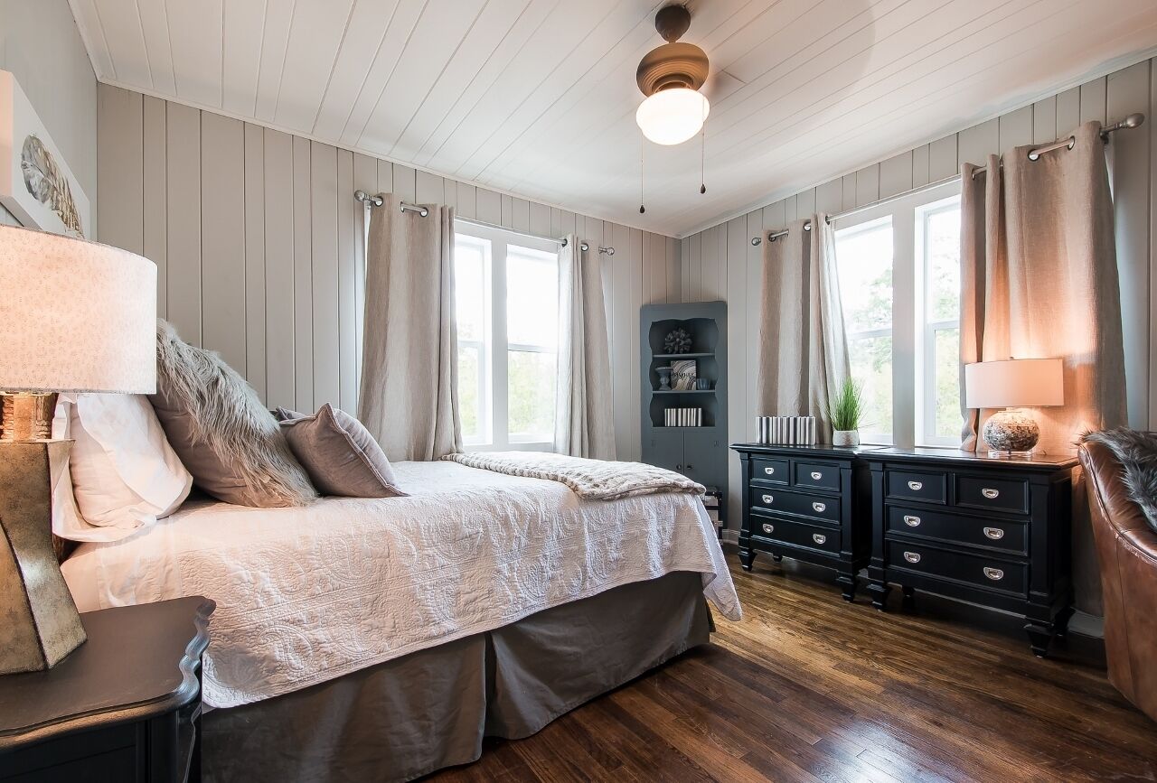 5 bedrooms, iron/ironing board, internet, bed sheets