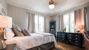 5 slaapkamers, een strijkplank/strijkijzer, internet, beddengoed