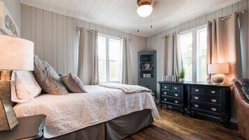 5 bedrooms, iron/ironing board, internet, bed sheets